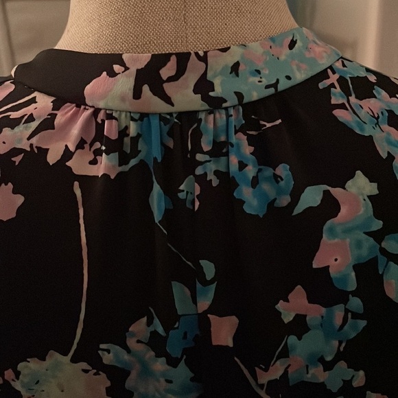 Diane von Furstenberg
Freya Floral Daze Shirtdress - Picture 12 of 14